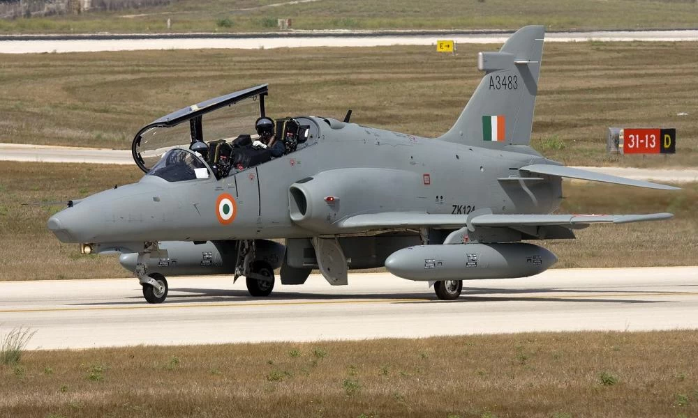 Πρωτοπορία της Ινδικής Αεροπορίας: Εξοπλίζει τα εκπαιδευτικά αεροσκάφη της με τους τρομερούς πυραύλους ASRAAM